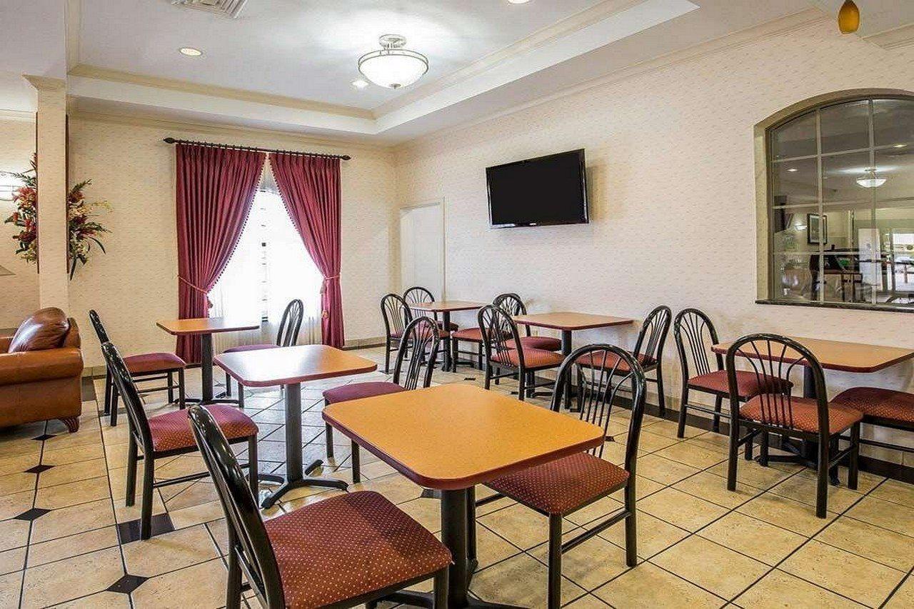Econo Inn&suites Hotel 2*
