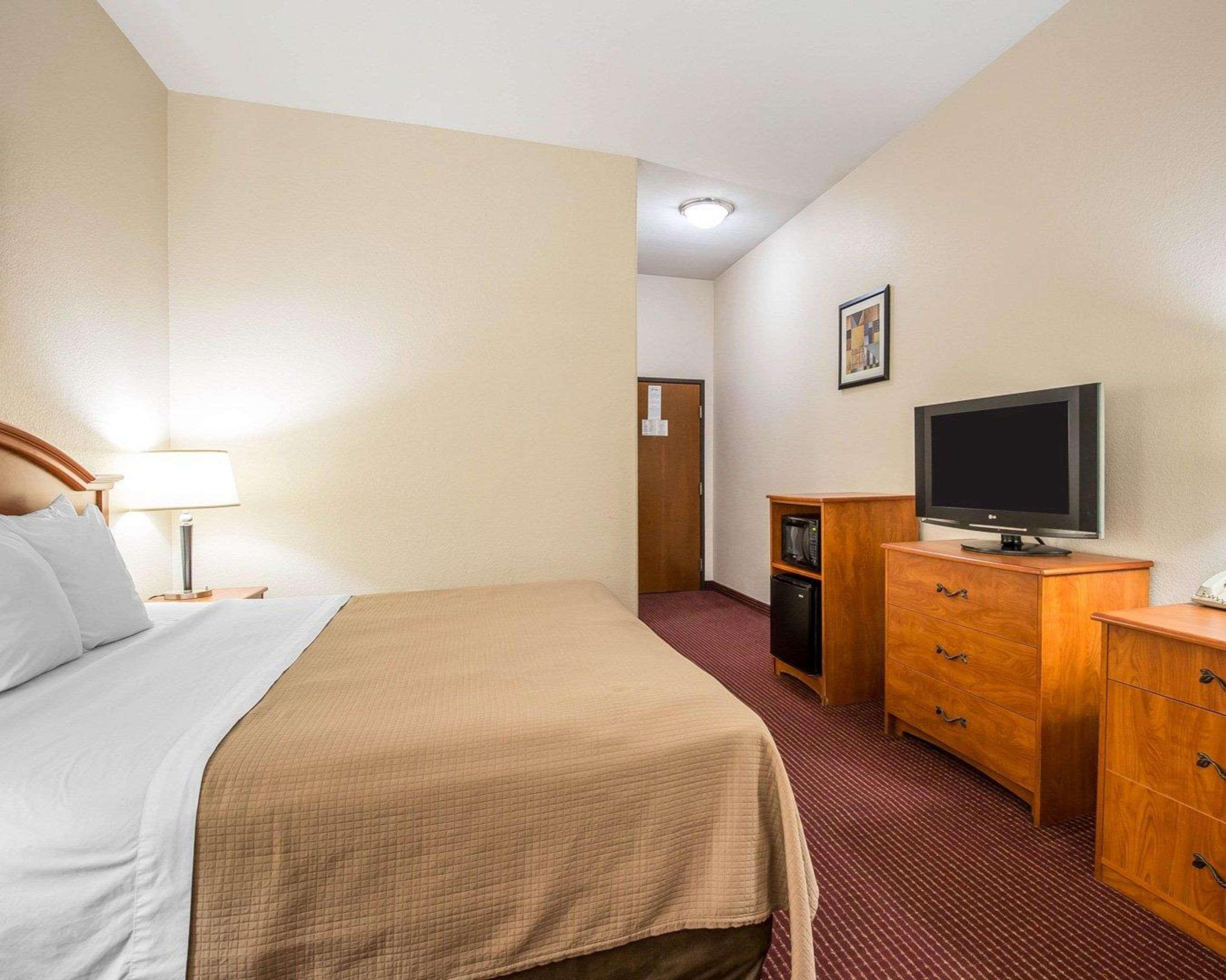Econo Inn&suites Hotel 2*