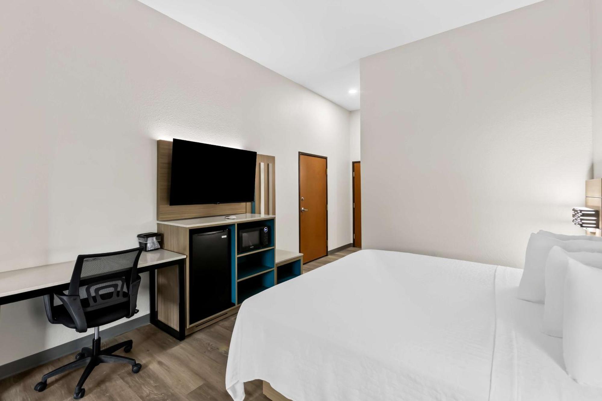 Econo Inn&suites Hotel