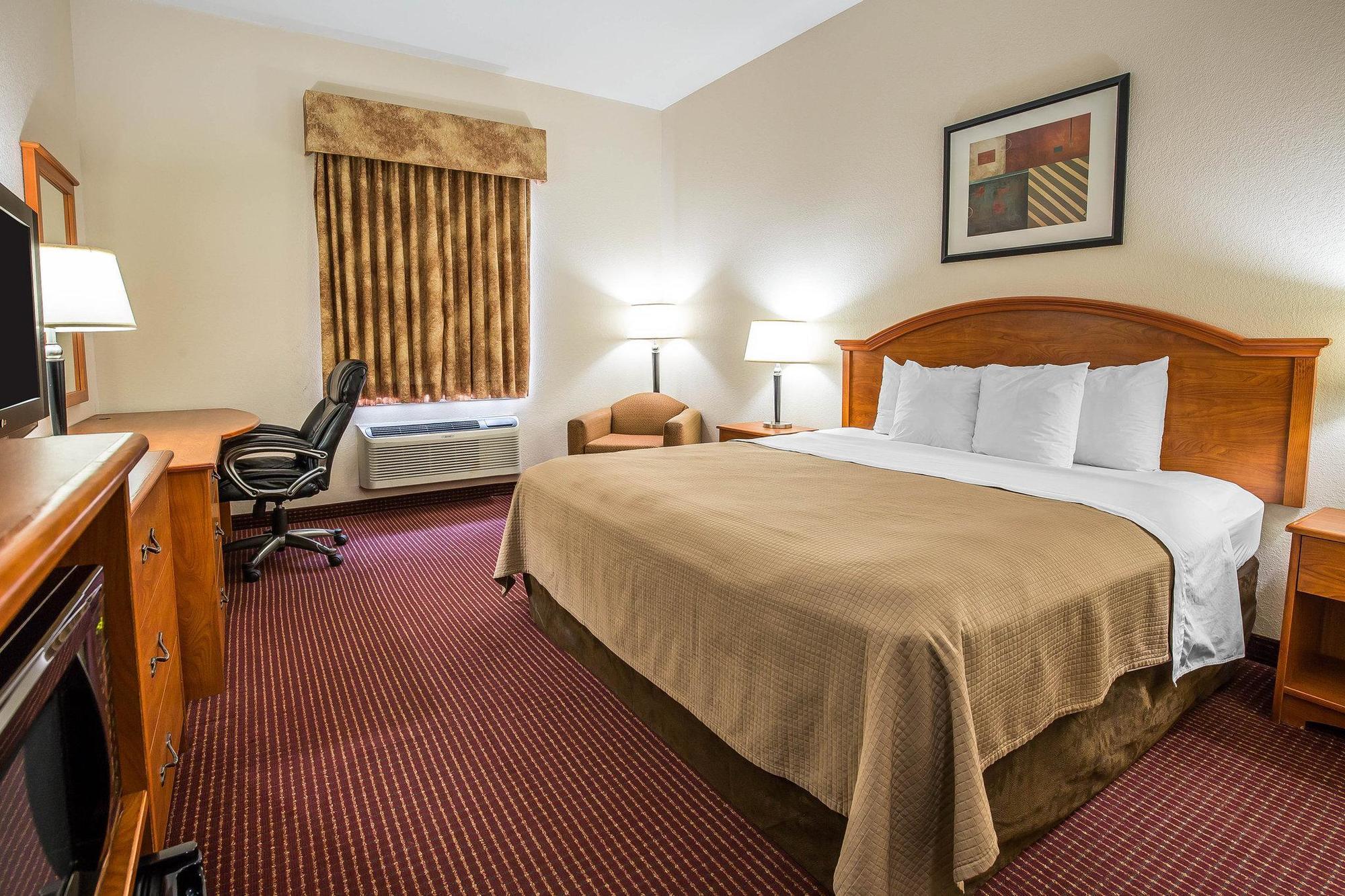 Econo Inn&suites Hotel