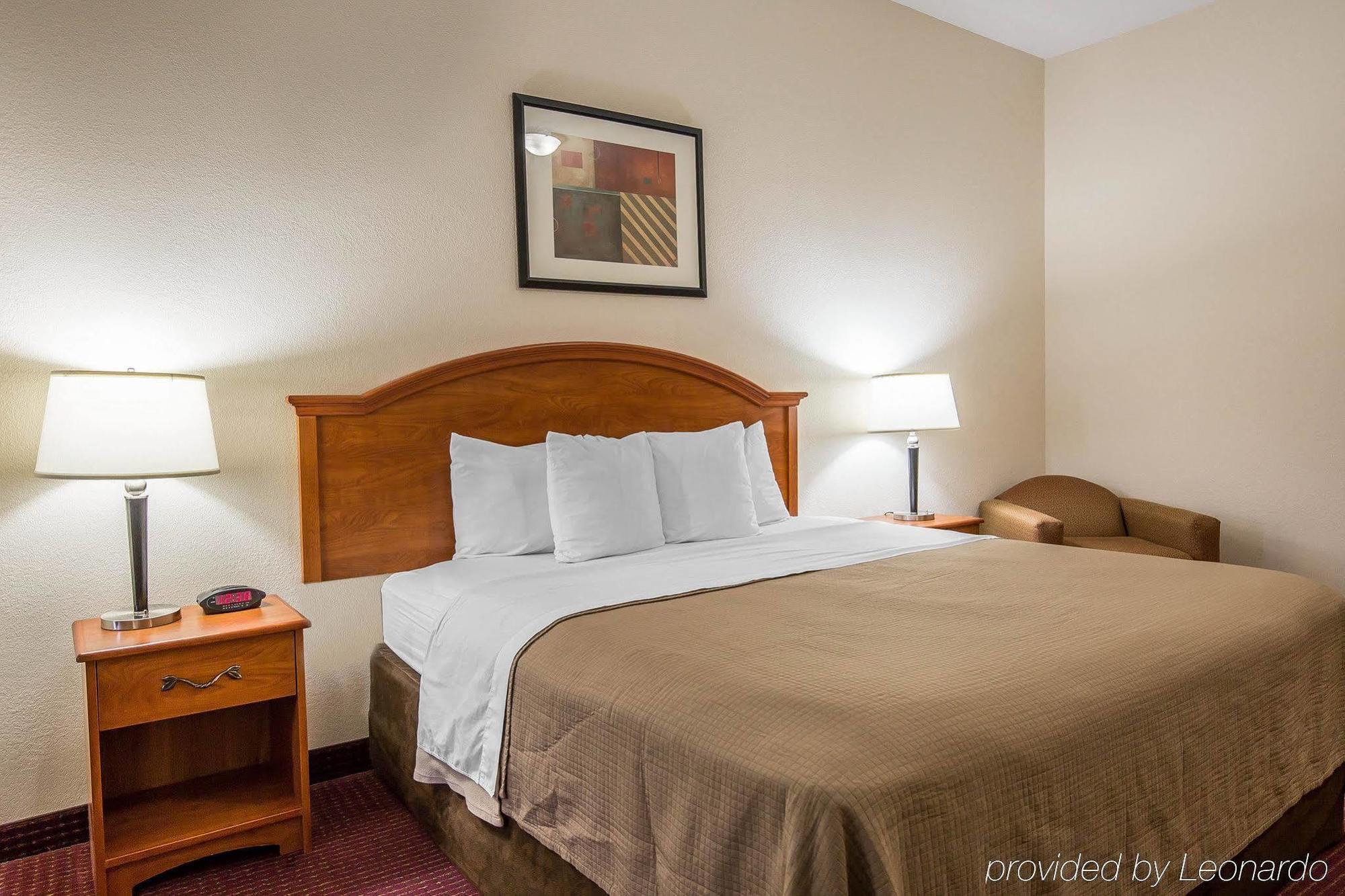 Econo Inn&suites Hotel 2*
