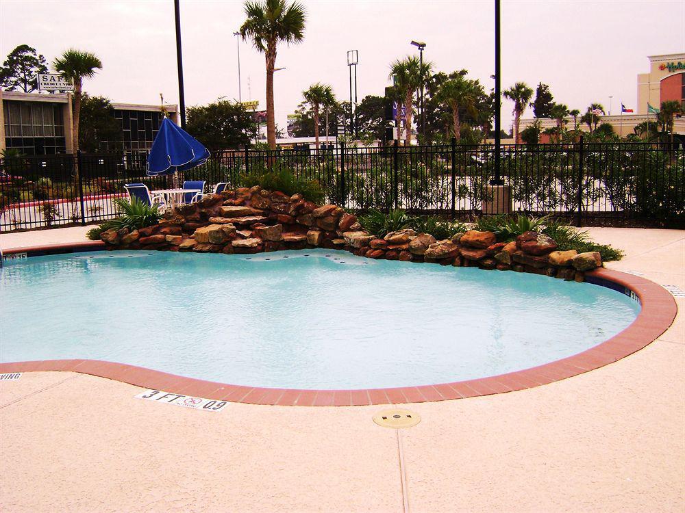 Econo Inn&suites Hotel